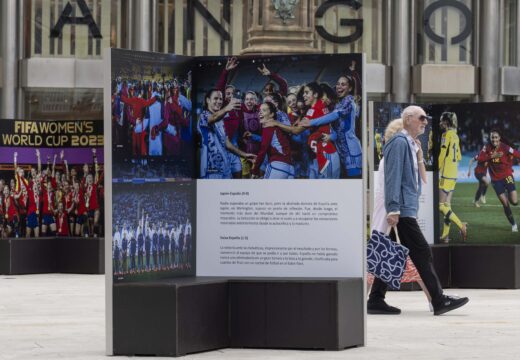 O Obelisco acolle a mostra ‘El viaje hacia la estrella’, que rememora o Mundial de fútbol feminino acadado por España